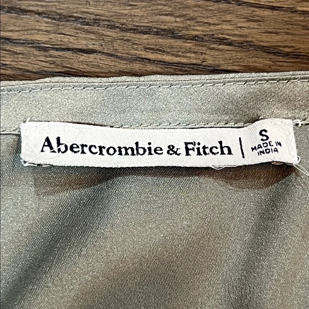 Abercrombie‎ & Fitch Satin Wrap Top S Green Smocked Puff Sleeve Preppy Glam Crop